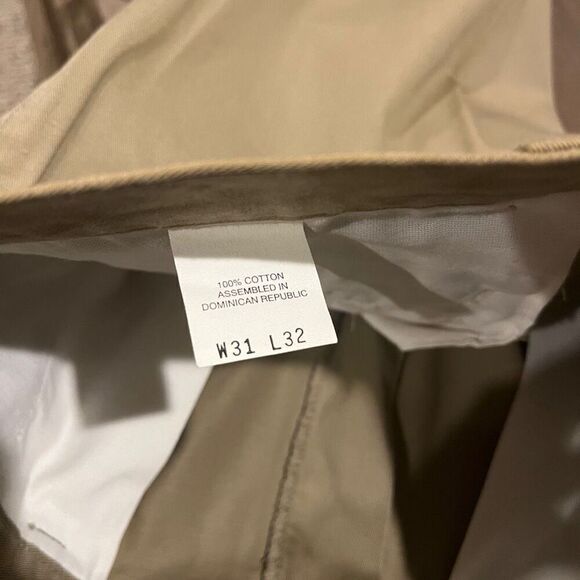 Levi’s Dockers Pleated Cuffed British Khaki Dress Pants Men’s 31/32 - Picture 3 of 4